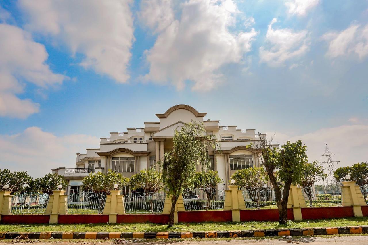 Готель Oyo 71042 Sahara Estate Горакхпур Екстер'єр фото
